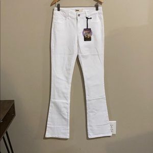 NWT Juniors White Bebop Flare Jeans Size 1